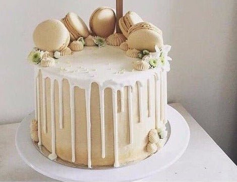 Macaron cake Birthday Drip beige