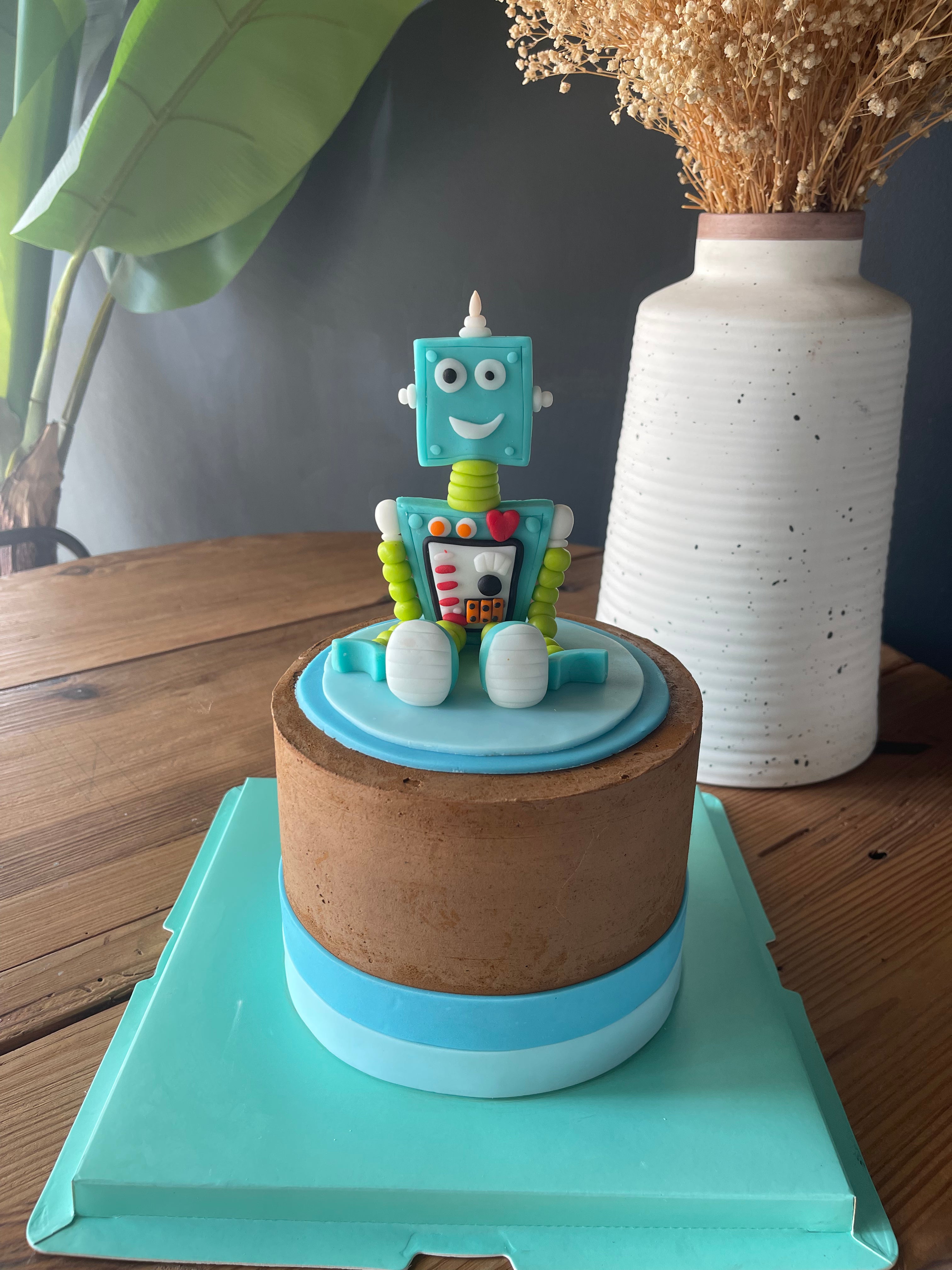 Order  custom Robot cake online in dubai