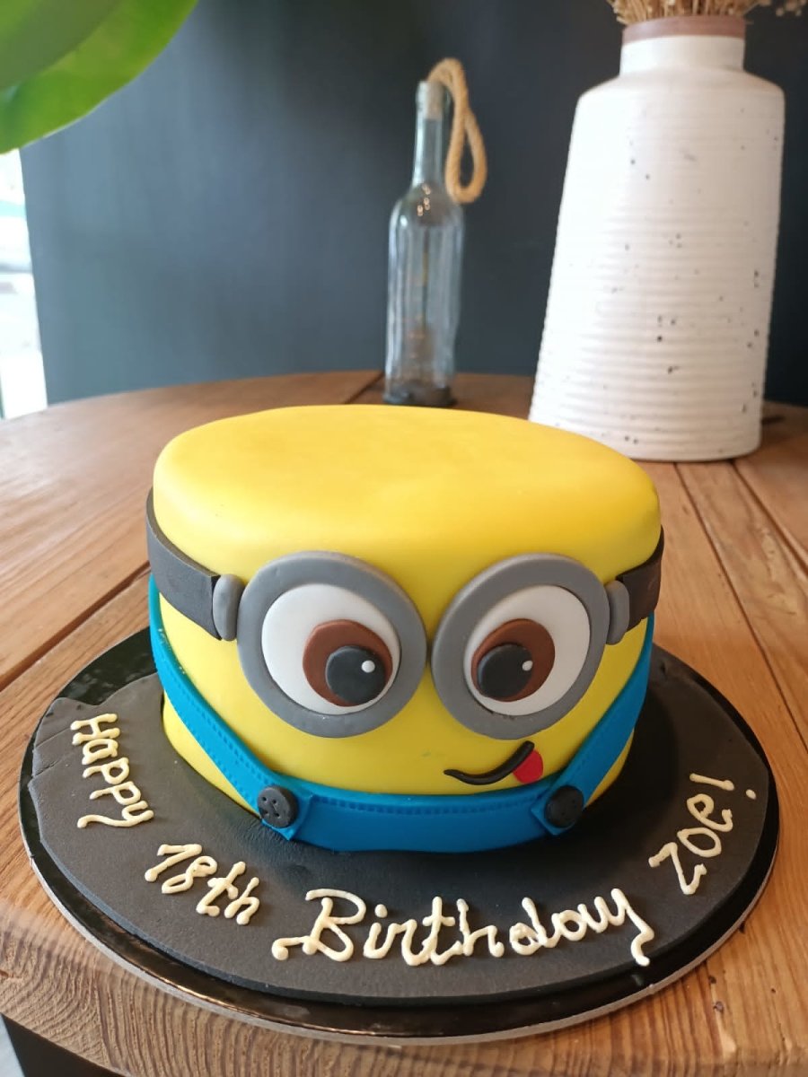 Minion Cake