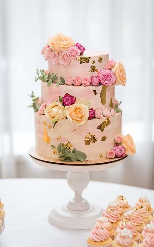 Roses wedding cake